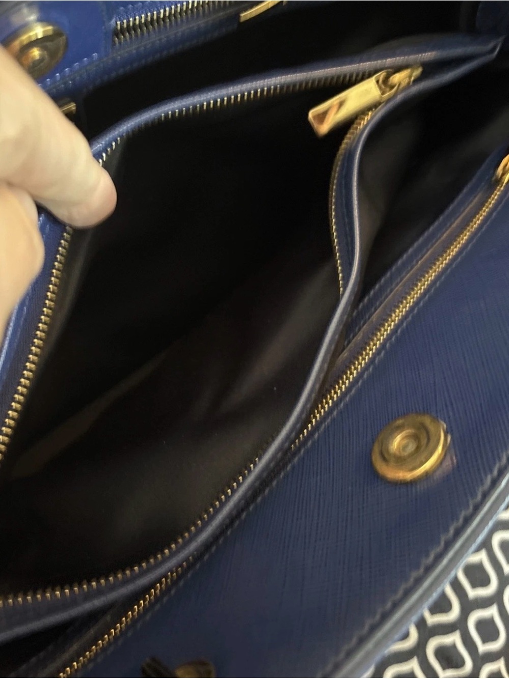 Salvatore Ferragamo MELIKE Vara Tote With Bow SAFFIANO Royal Blue Leather - Picture 11 of 16